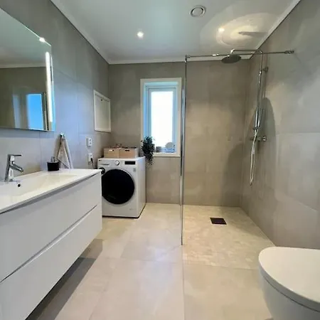 Apartment Bo Moderne Pa Falkum Med Utsikt