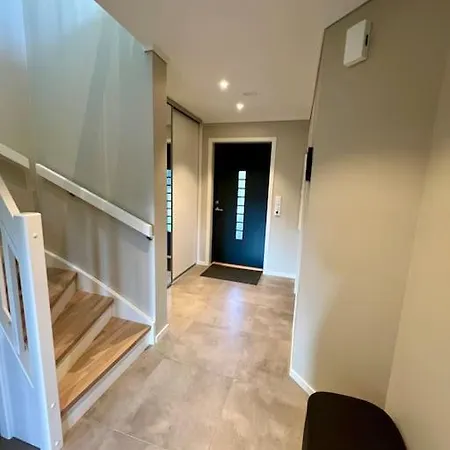 Apartment Bo Moderne Pa Falkum Med Utsikt